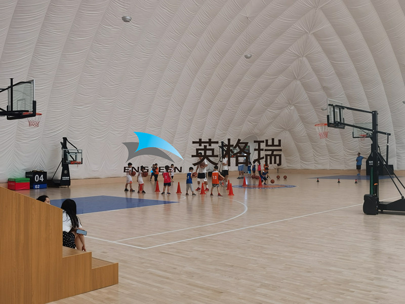 充气膜建筑为夏季篮球训练营提供了理想的场馆解决方案